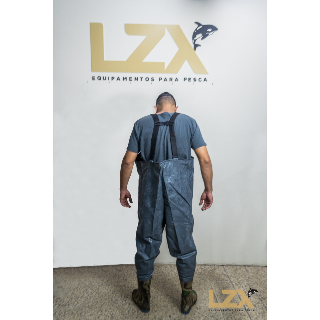 Jardineira Com Bota Impermeável Azul