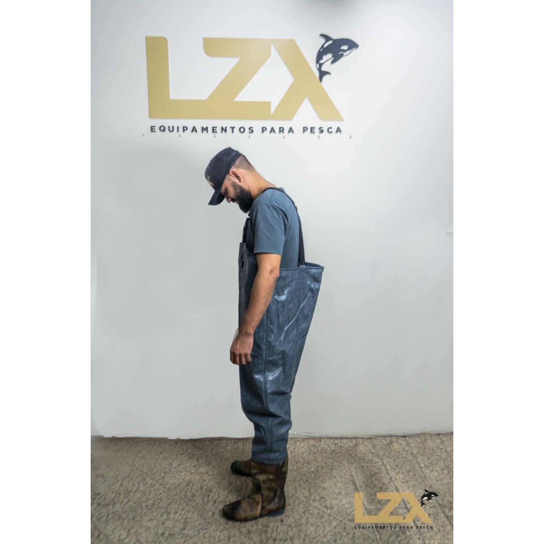 Jardineira Com Bota Impermeável Azul