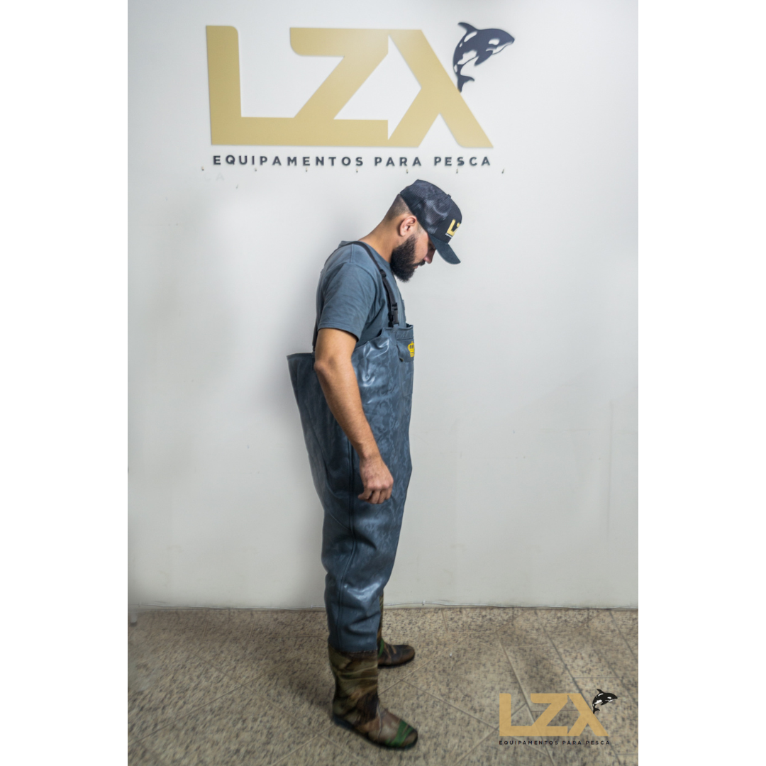 Jardineira Com Bota Impermeável Azul