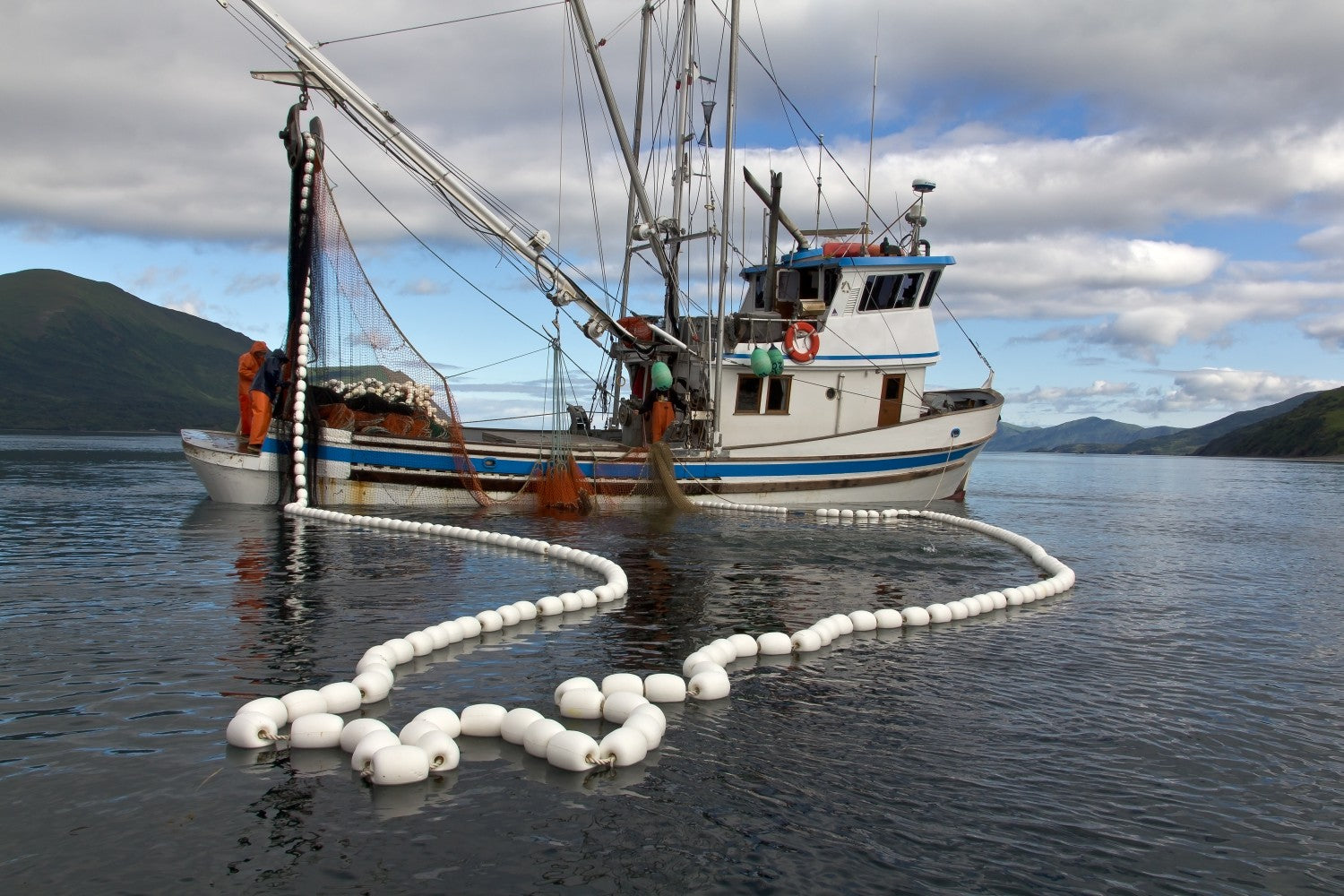 Quais São os Equipamentos Essenciais para a Pesca Profissional?